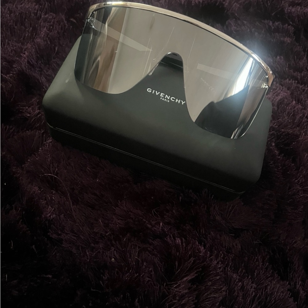 1pair of gold givency sunglasses 1 pair of gold givency sunglasses